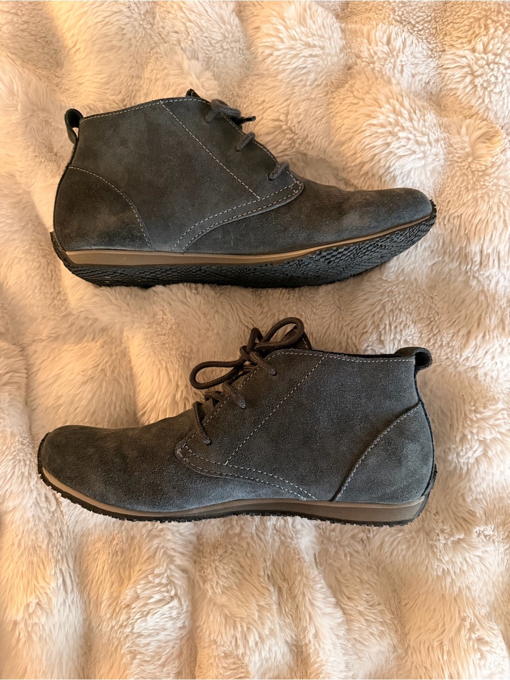 Eddie Bauer Women’s  Grey Suede Lace-Up Chukka Boots